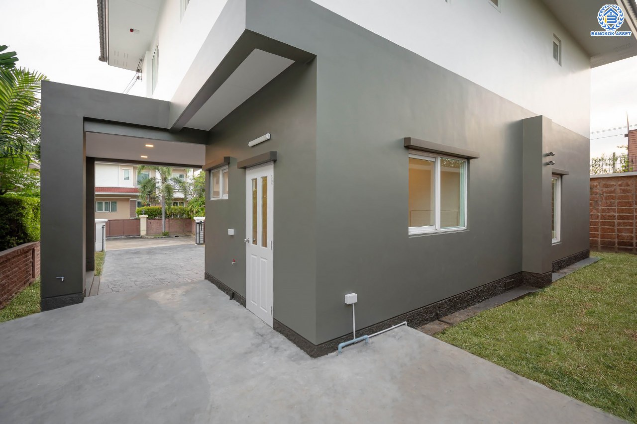 บ้านมือสองตกแต่งใหม่ โครงการ คาซ่าแกรนด์ รัตนาธิเบศร์-ราชพฤกษ์ หลังมุม บ้านเดี่ยวจากแบรนด์ Q.House เนื้อที่ 87.5 ตร.ว. ฟังก์ชัน 3 ห้องนอน 3 ห้องน้ำ จอดรถได้ถึง 4 คัน พร้อม Facilities ครบครัน บนทำเลเดินทางสะดวก ติดถนนราชพฤกษ์ ใกล้เซ็นทรัลเวสต์เกต และรถไฟฟ้าสายสีม่วง "สถานีบางรักใหญ่"